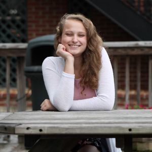 Meet your Posher, Alexis